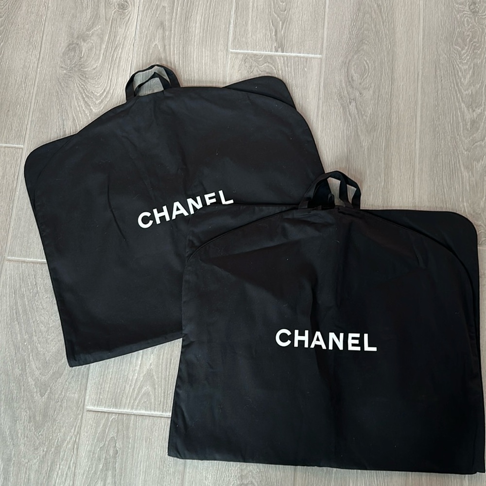 CHANEL 2  GARMENT BAG